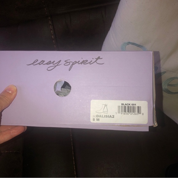 Easy spirit sz 8 M.  Black suede. In box with packaging materials.  Dalisia2 - Picture 9 of 13